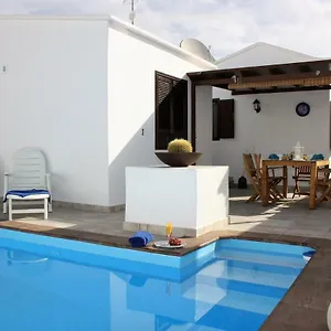 Roses Villa Puerto del Carmen (Lanzarote)